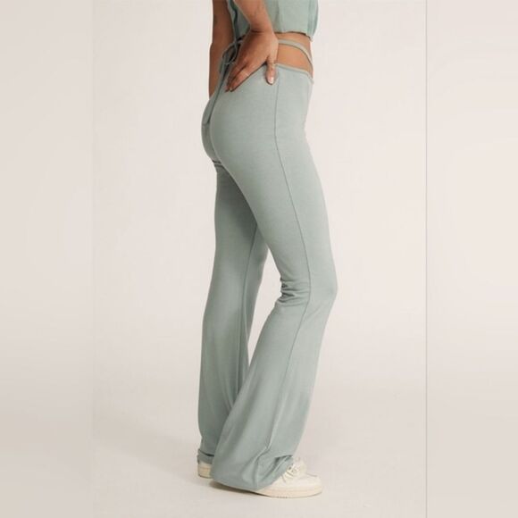 PacCares Hay Bale Flare Pants Size Medium - Picture 3 of 10